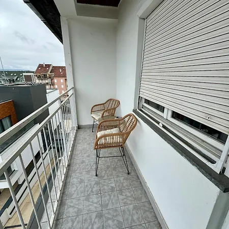 13 Apartment *